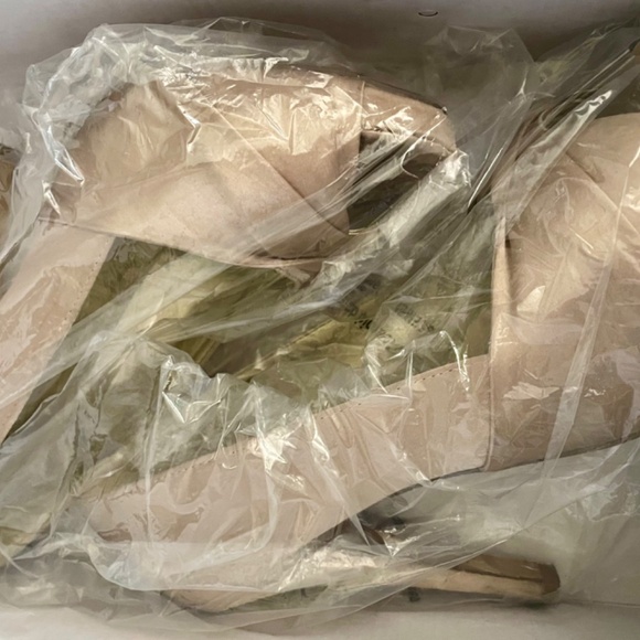 Size 8 Call it Spring heels - Picture 5 of 6